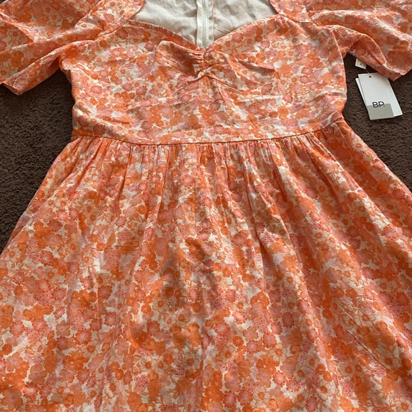 NWT floral Dress Size Medium - Picture 6 of 14